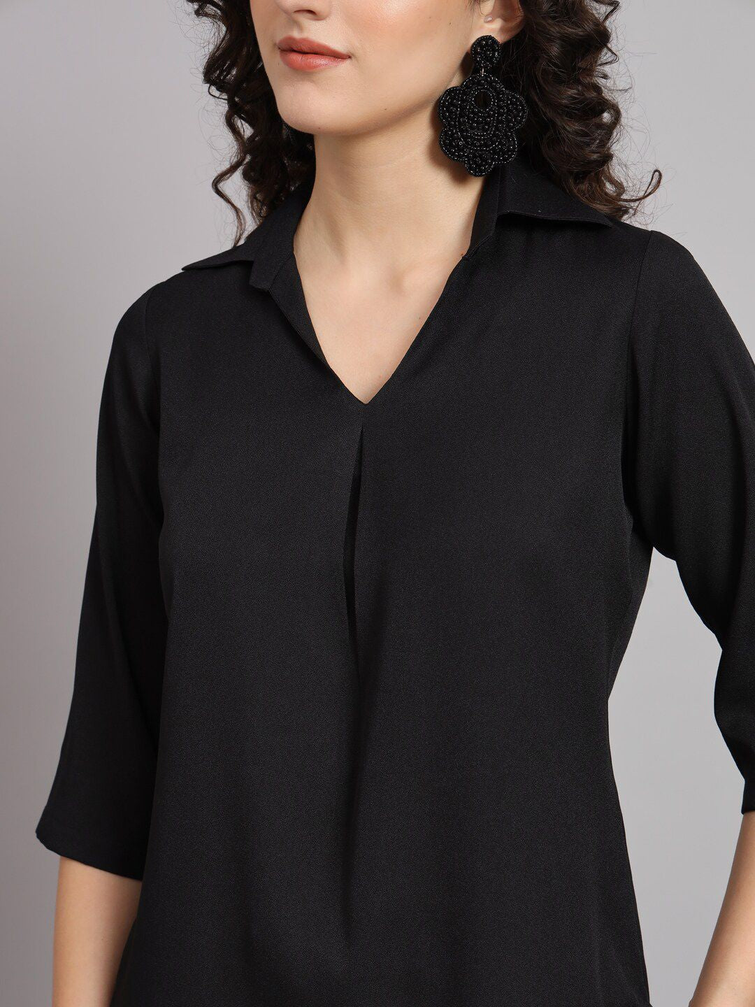 V-Neck Shirt with Box Pleat - Black