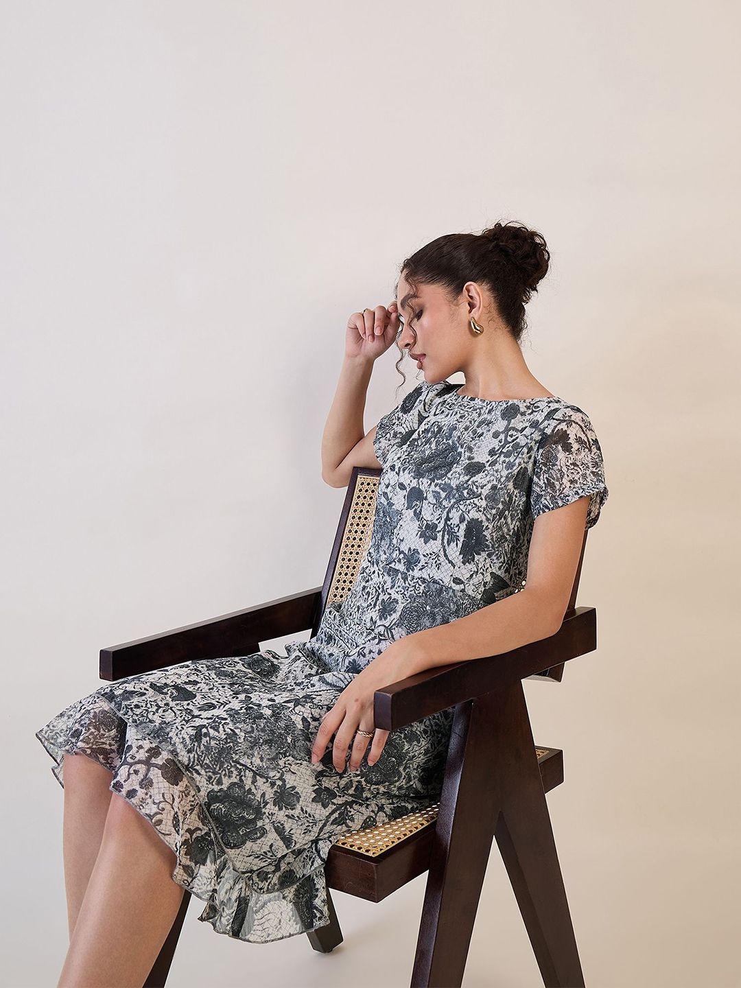 Grey Floral Comfort Fit Shift Dress