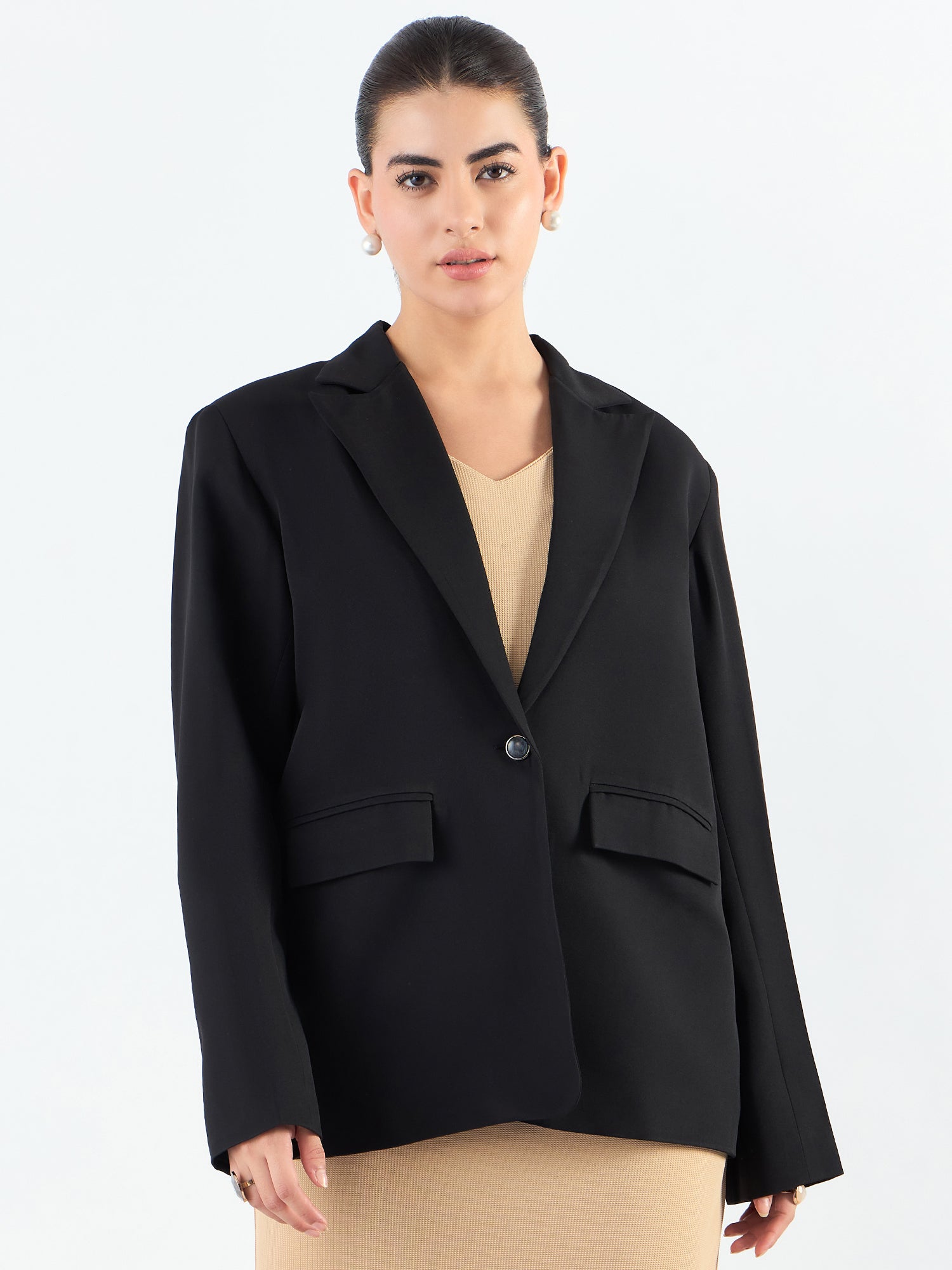 Black Notched Lapel Oversized Fit Blazer In Stretchable Fabric