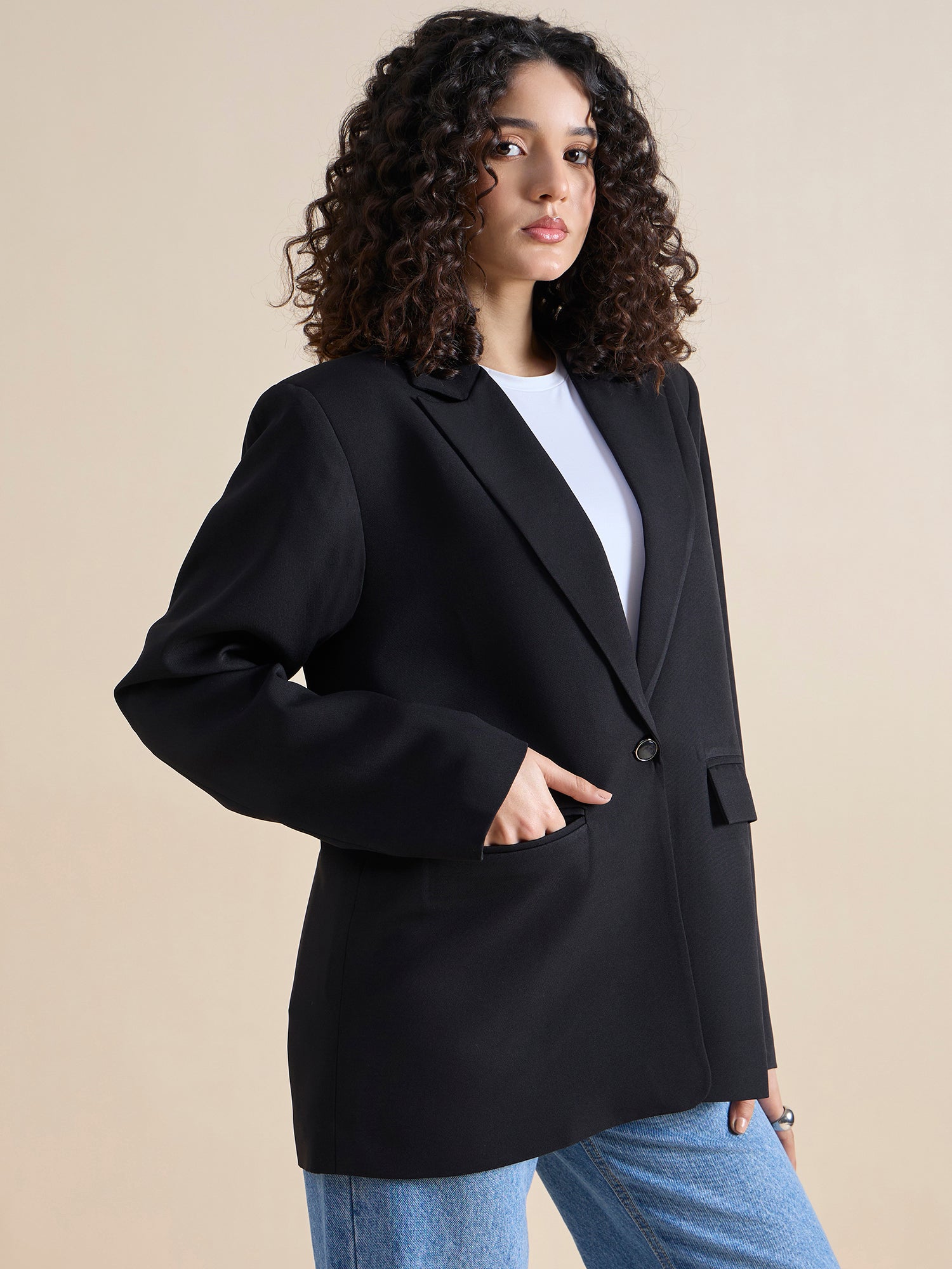 Black Notched Lapel Oversized Fit Blazer In Stretchable Fabric