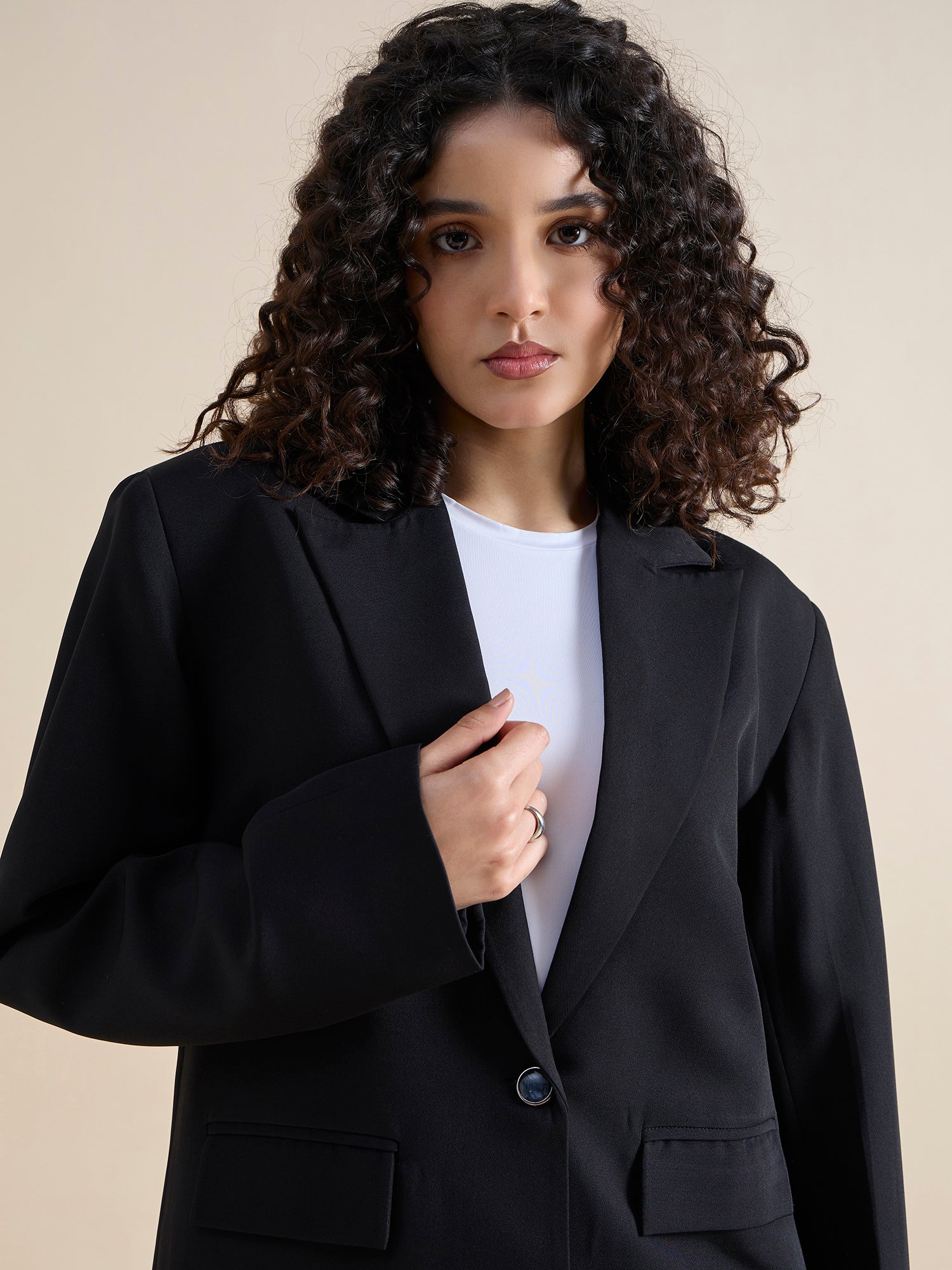 Black Notched Lapel Oversized Fit Blazer In Stretchable Fabric