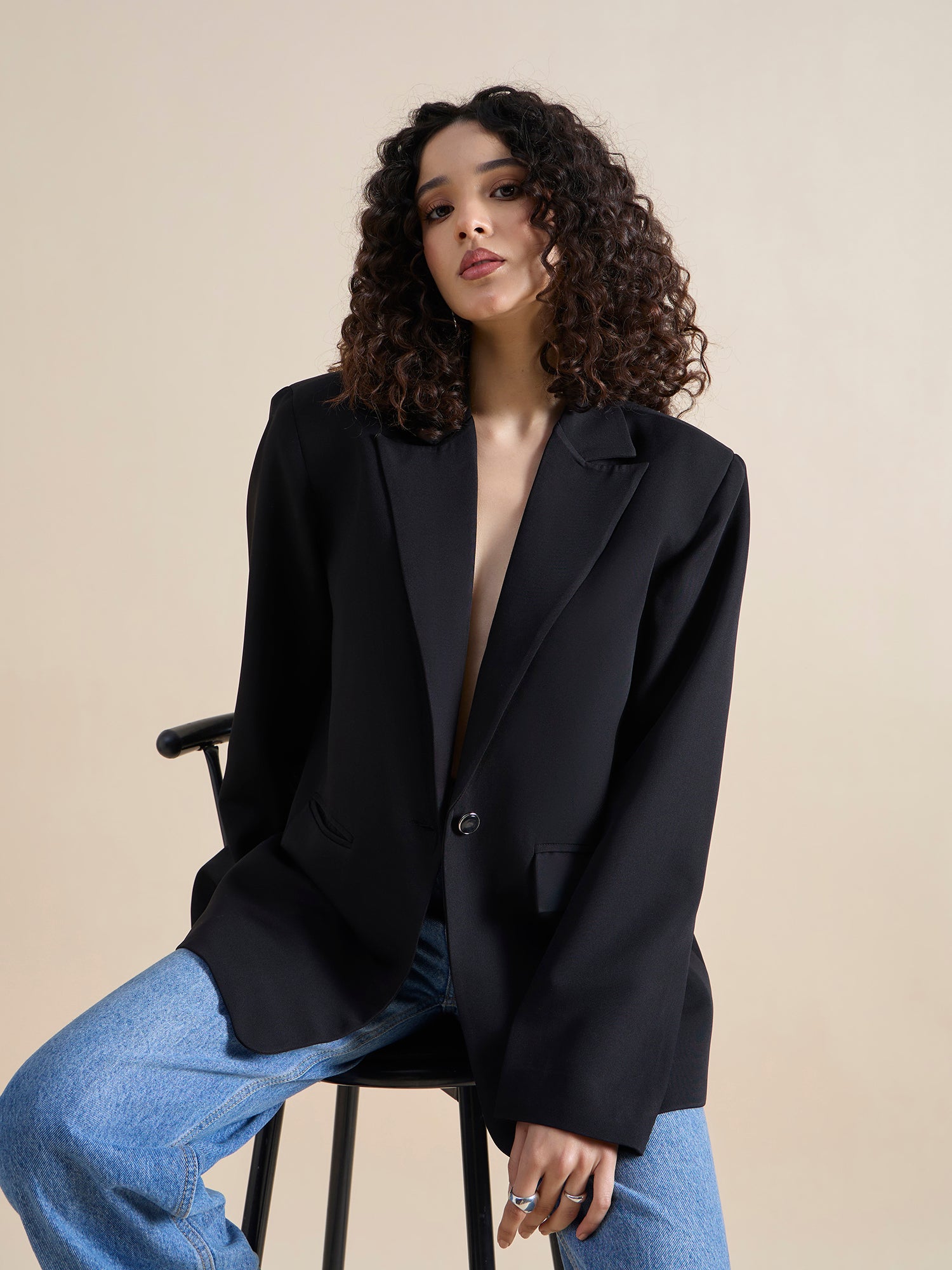 Black Notched Lapel Oversized Fit Blazer In Stretchable Fabric