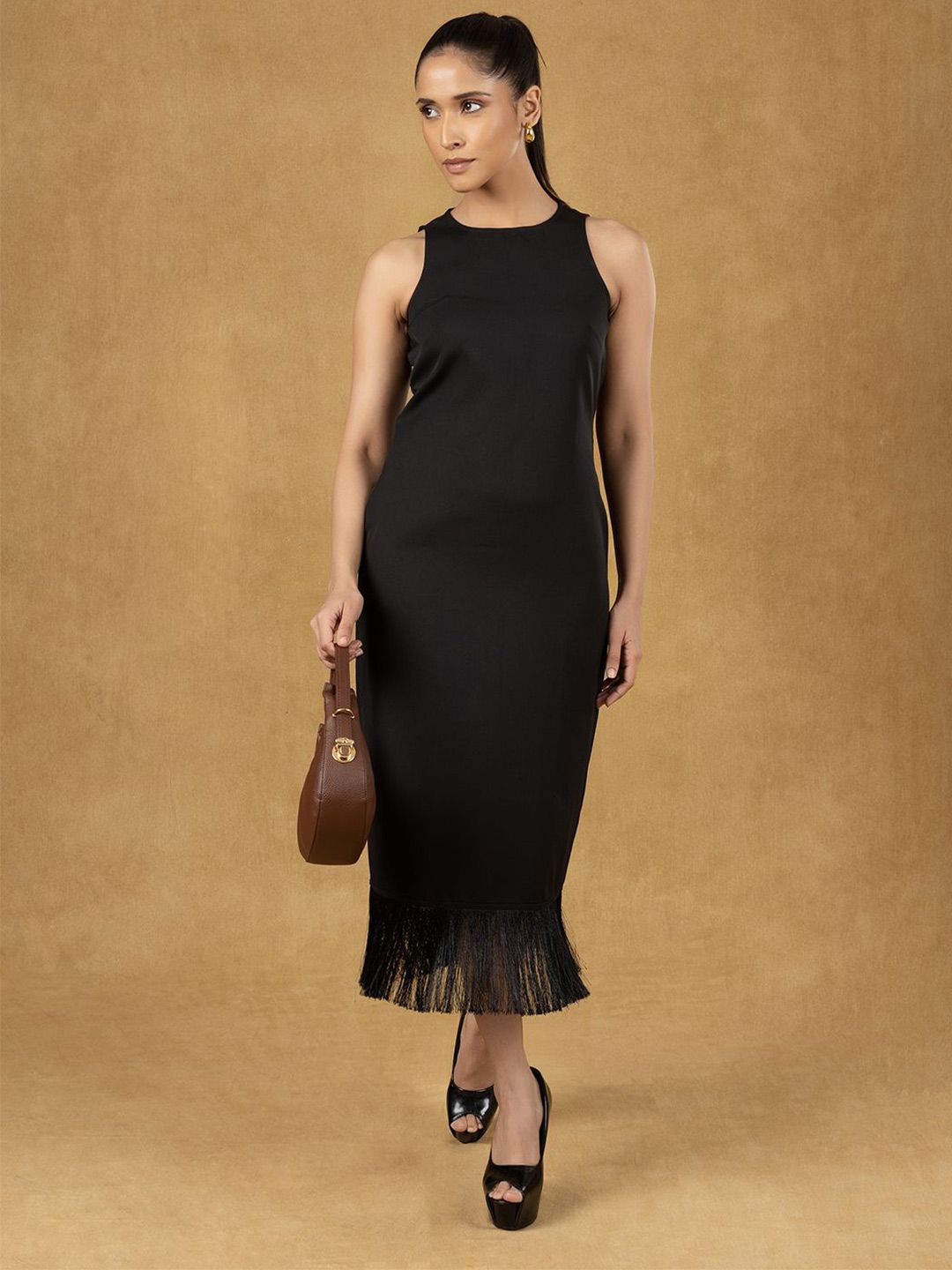 Black Solid Sleeveless Midi Dress