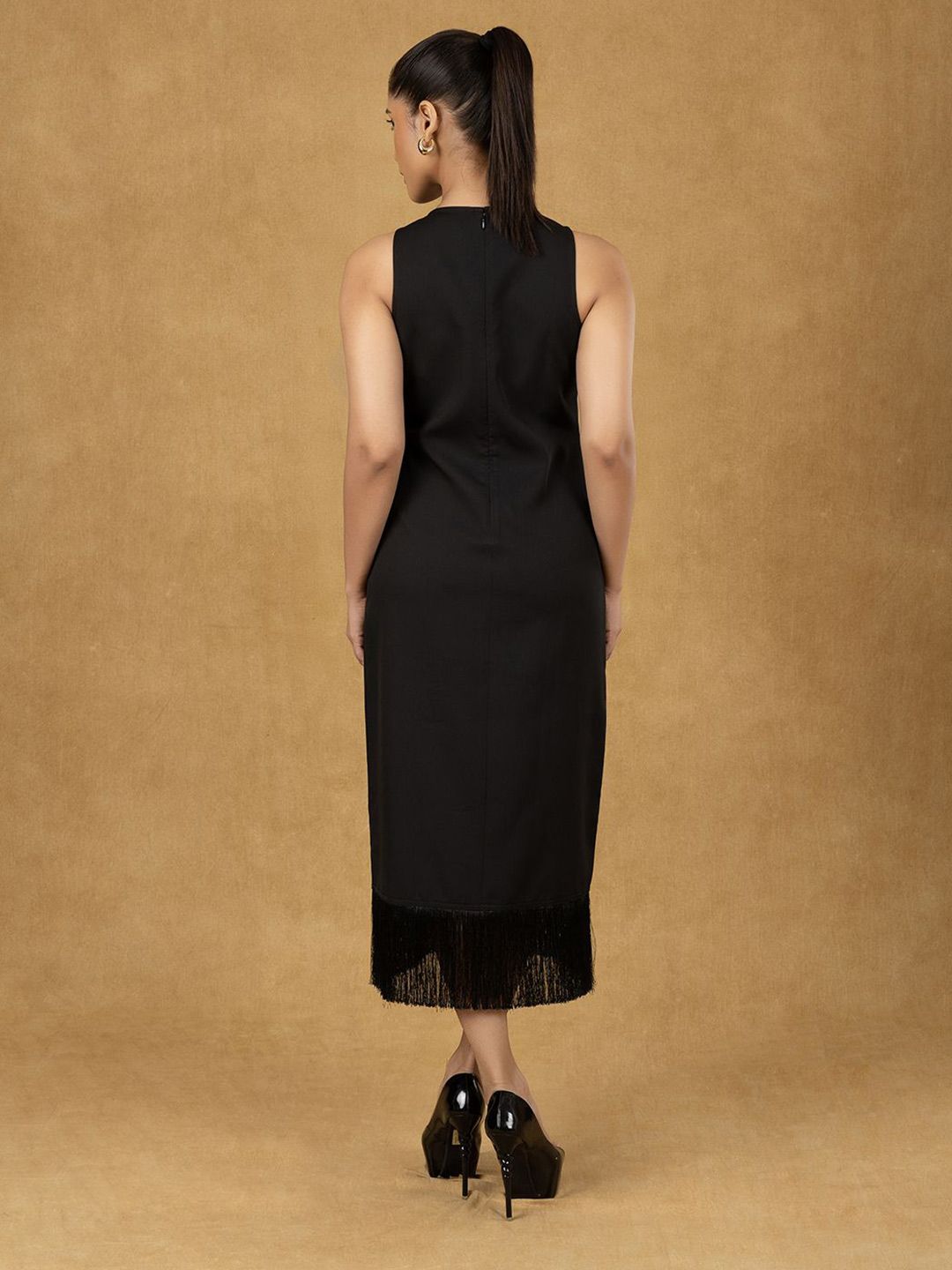 Black Solid Sleeveless Midi Dress