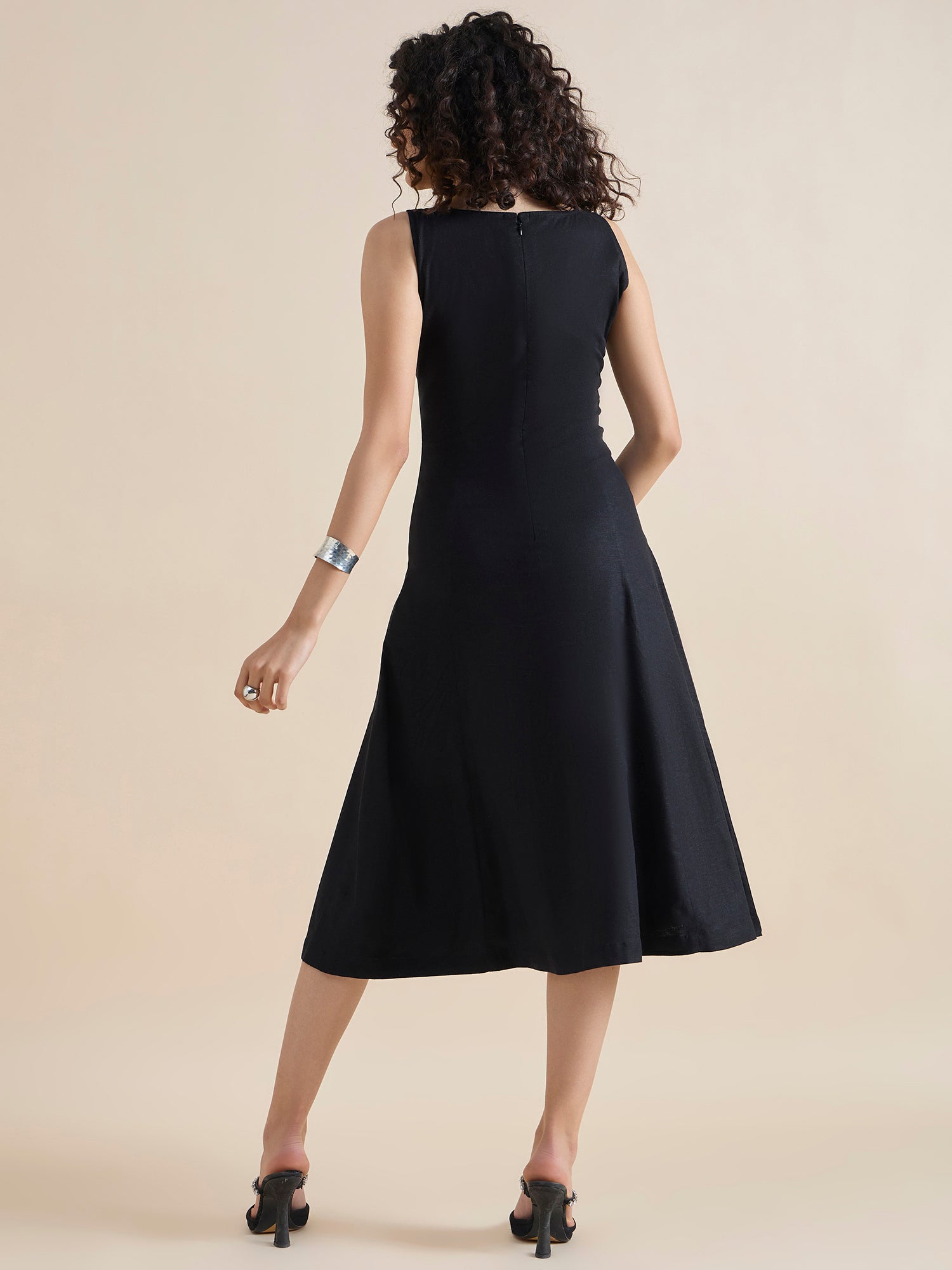 Structured Sweetheart-Neck Linen Lycra Black Stretchable Midi Dress