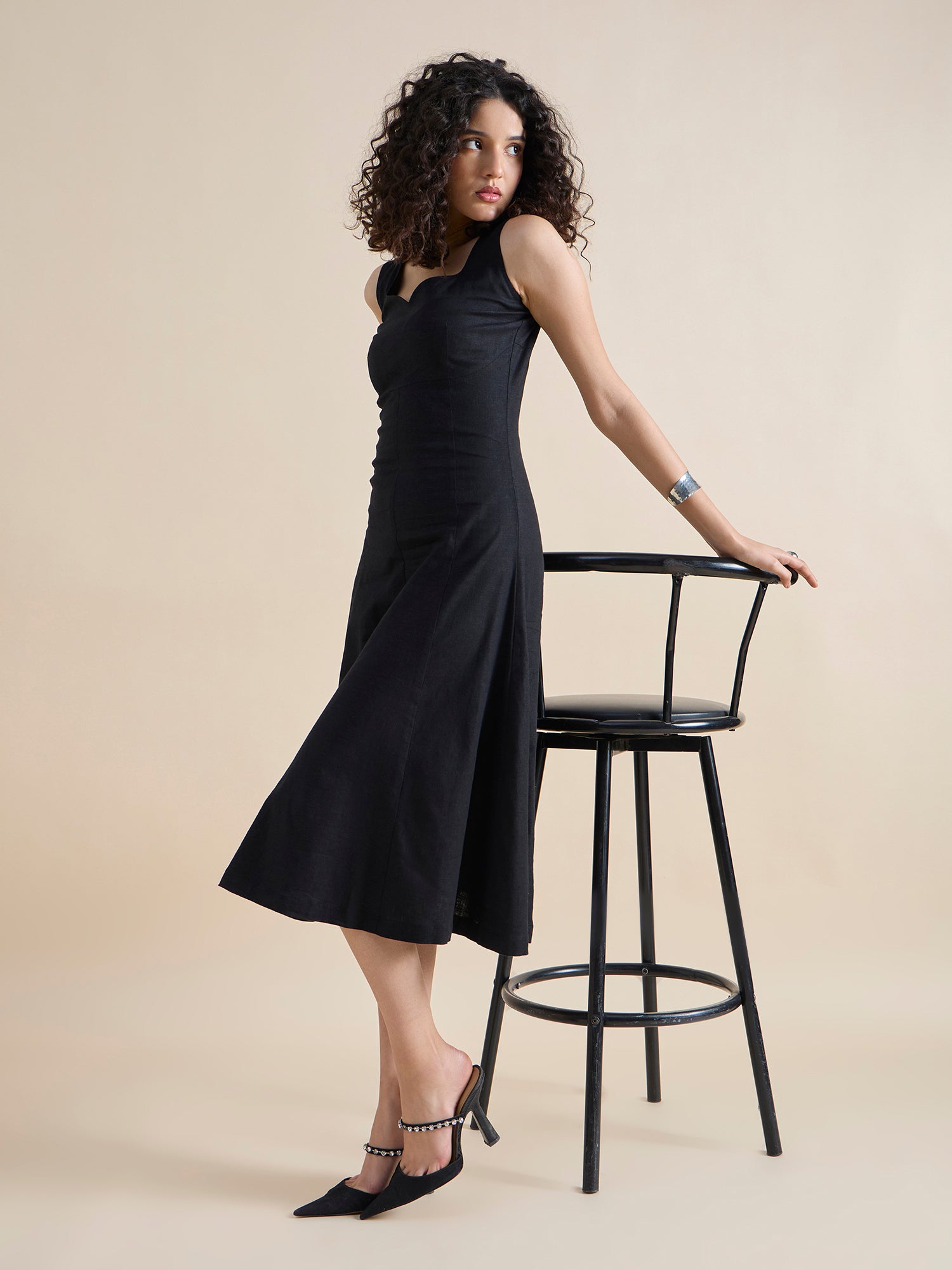 Structured Sweetheart-Neck Linen Lycra Black Stretchable Midi Dress