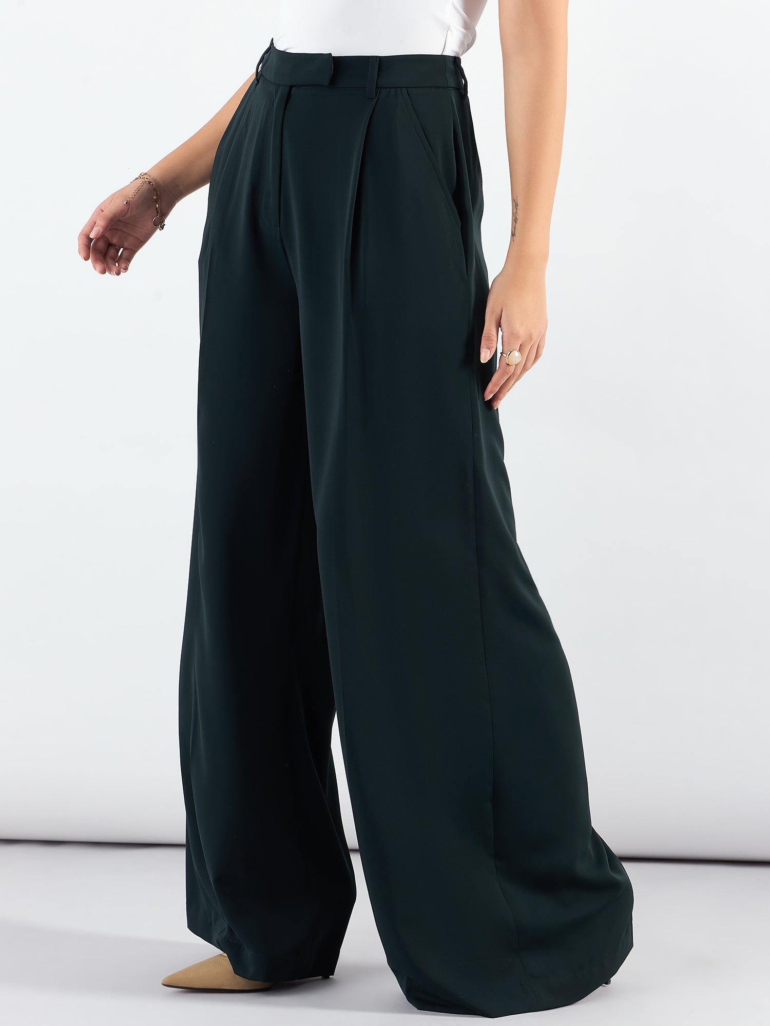 Relaxed Straight Leg Straight Fit High Waist Wide Leg Trouser In Stretchable Fabric