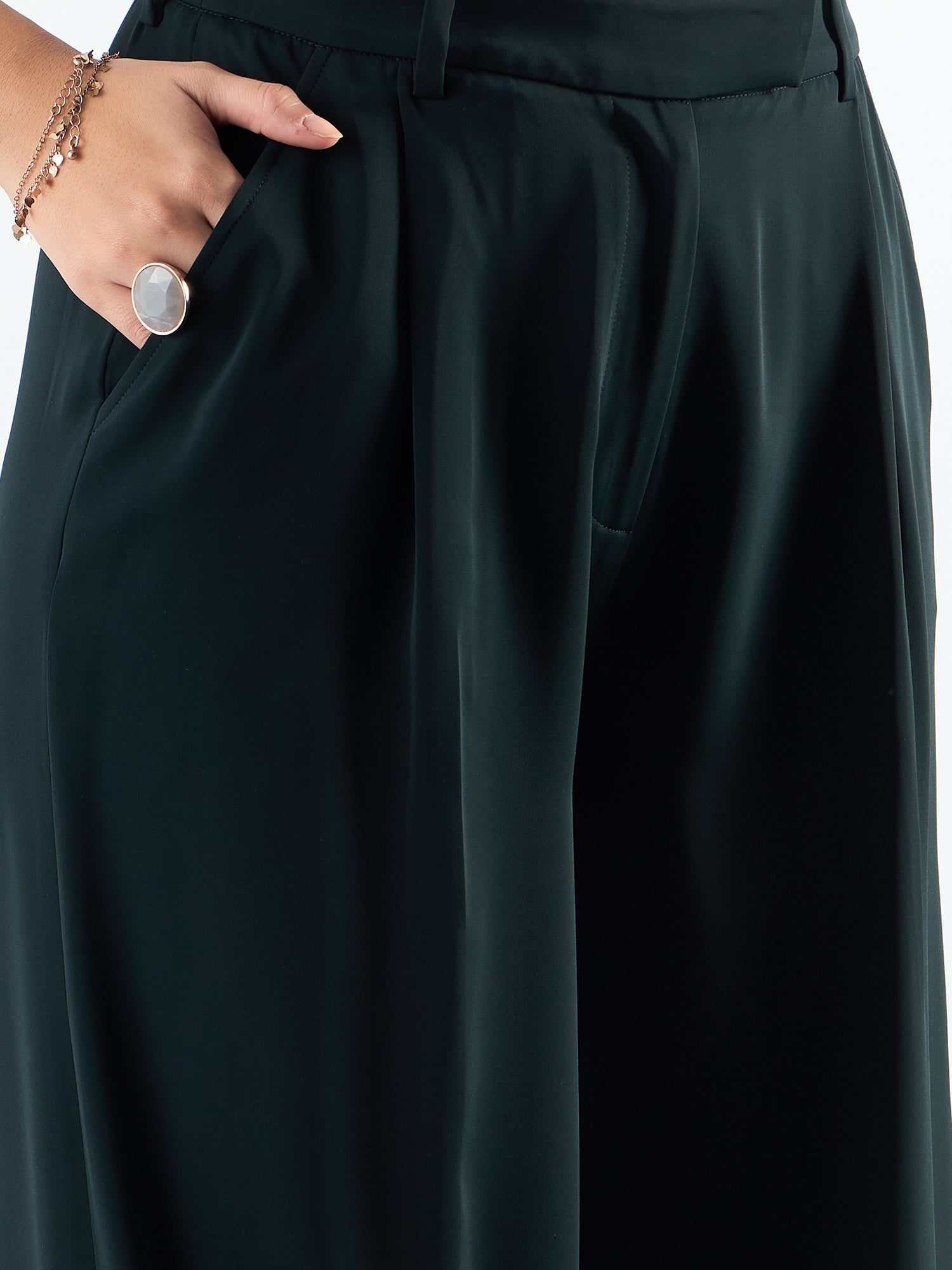 Relaxed Straight Leg Straight Fit High Waist Wide Leg Trouser In Stretchable Fabric