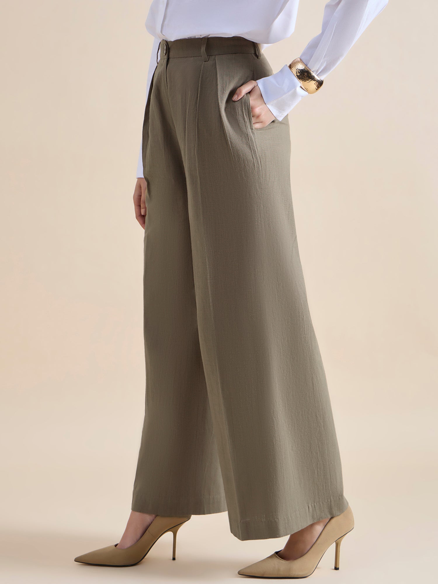 Women High Waist Pleated Loose-Fit Straight Cut Cotton Blend Solid Trouser